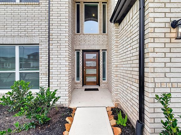 4th image of 5810 Capri Forest Dr