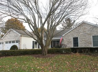 648 Redwing Dr, Geneva, IL 60134