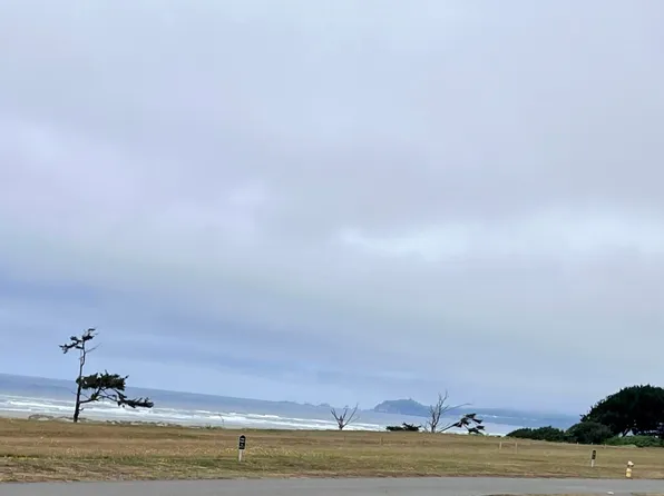 2911 Sand Pointe Dr, McKinleyville, CA 95519