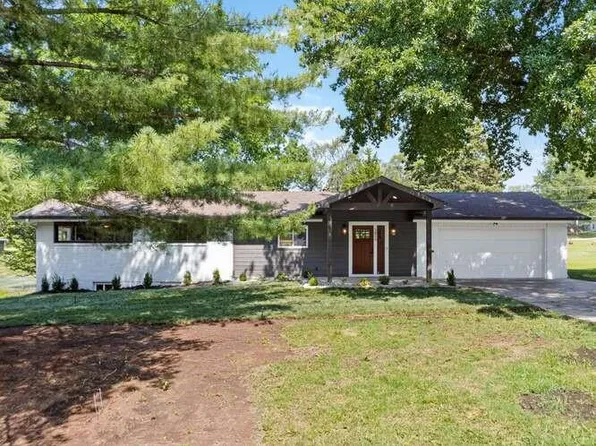 7810 NW Blue Grass Dr, Kansas City, MO 64152