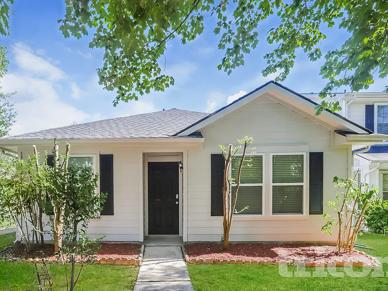 15810 W Park Ct — Photo 1