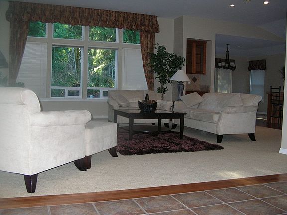 2nd image of 13 Vista Wood Ct