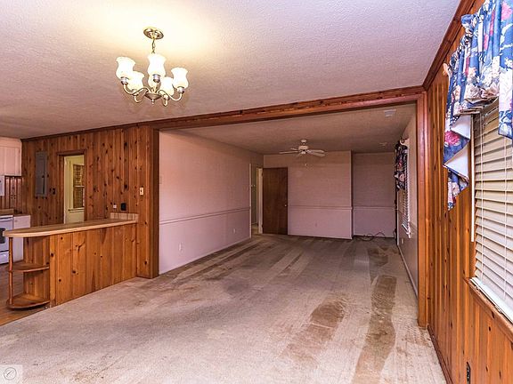 5th image of 102 E Westwood Dr