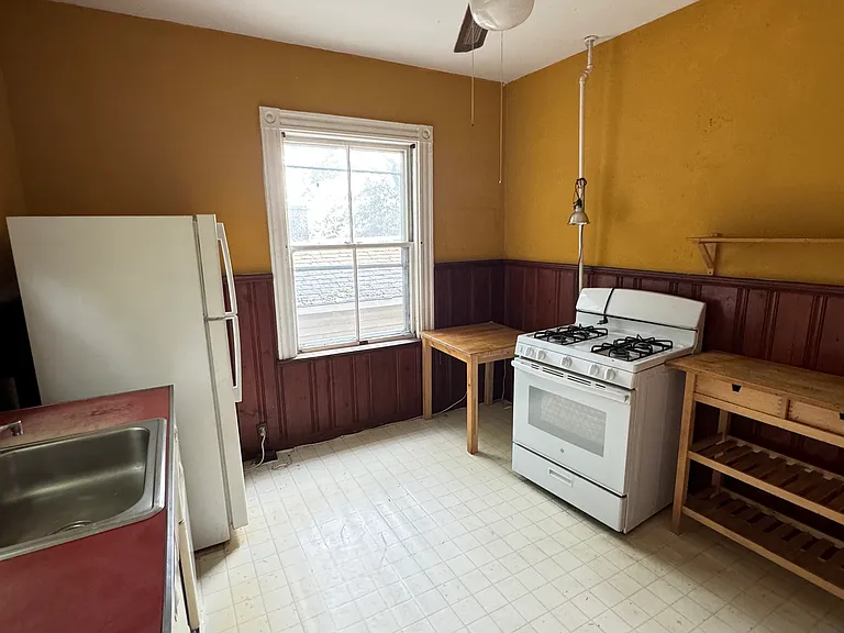 4 Woodstock Ave #1 — Photo 15