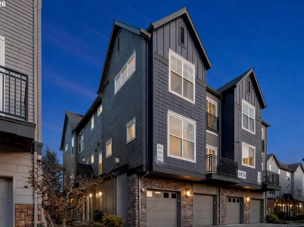 10874 NE Red Wing Way #201, Hillsboro, OR 97006