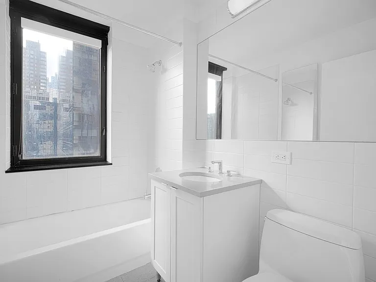 420 W 42nd St #34F — Photo 7