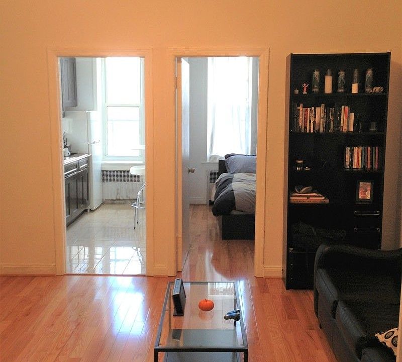 2nd image of 1167 Myrtle Ave #4R