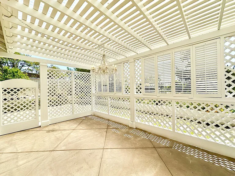 933 Highland Park — Photo 29