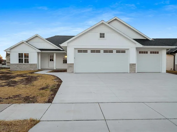 1390 Crossroads Dr, De Pere, WI 54115