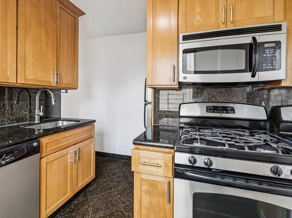 401 East 86th Street image 1 of 27