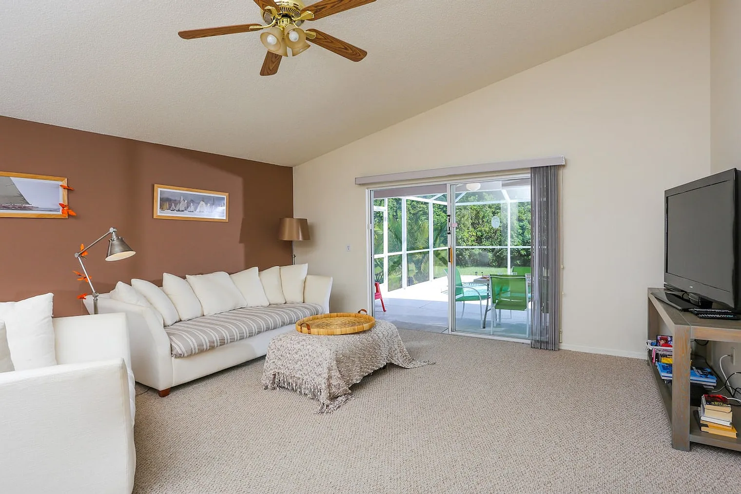 3 bed, 2.0 bath, 1829 sqft, $4,710 — Photo 2