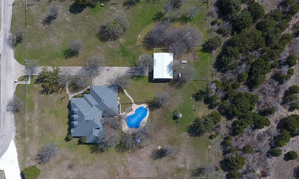 1st image of 401 Chandler Dr