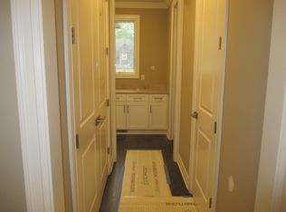 2565 Yorkshire Rd, Birmingham, MI 48009