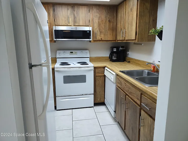 200 Saint Lucie Ln #204 — Photo 10
