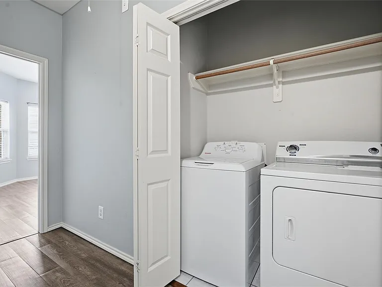 2031 Kemah Village Dr — Photo 10