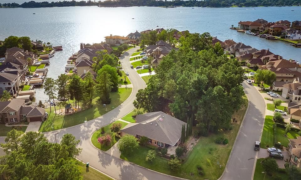 Home proximity to the lake