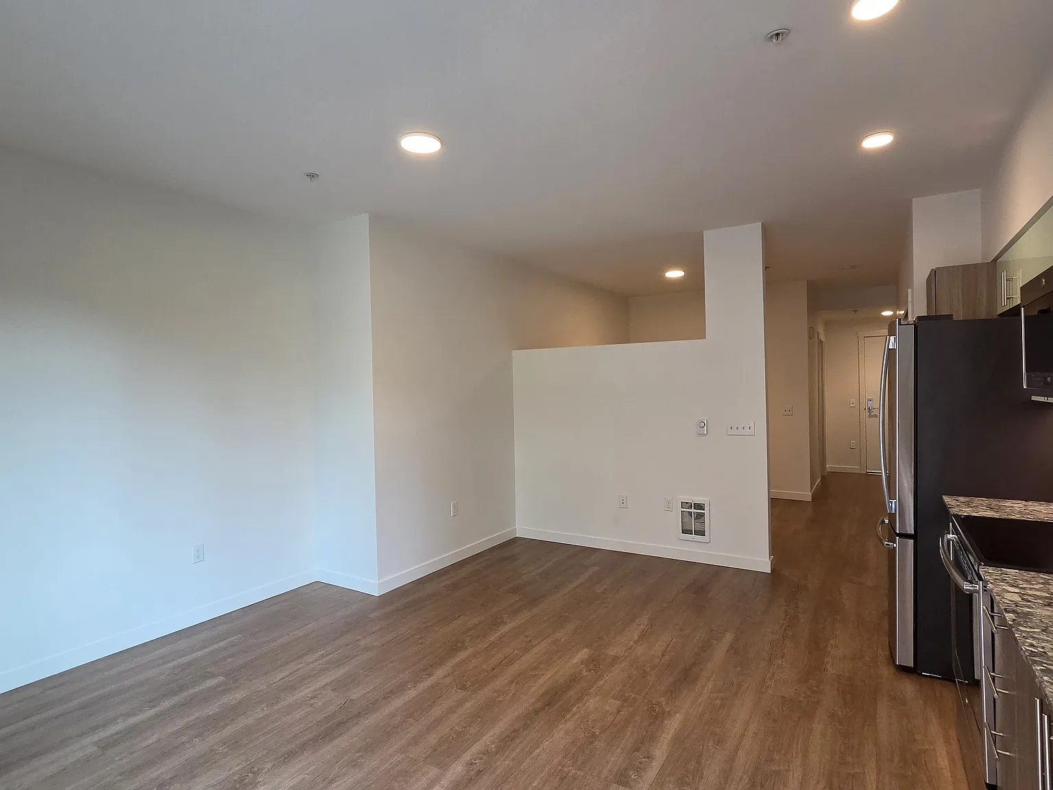 1 bed, 572 sqft, $2,075 — Photo 4