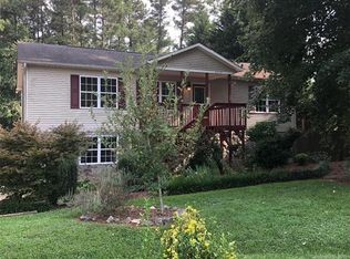 6419 Lake Breeze Ct, Hickory, NC 28601