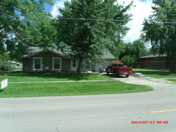 1015 W Polk Ave, Charleston, IL 61920