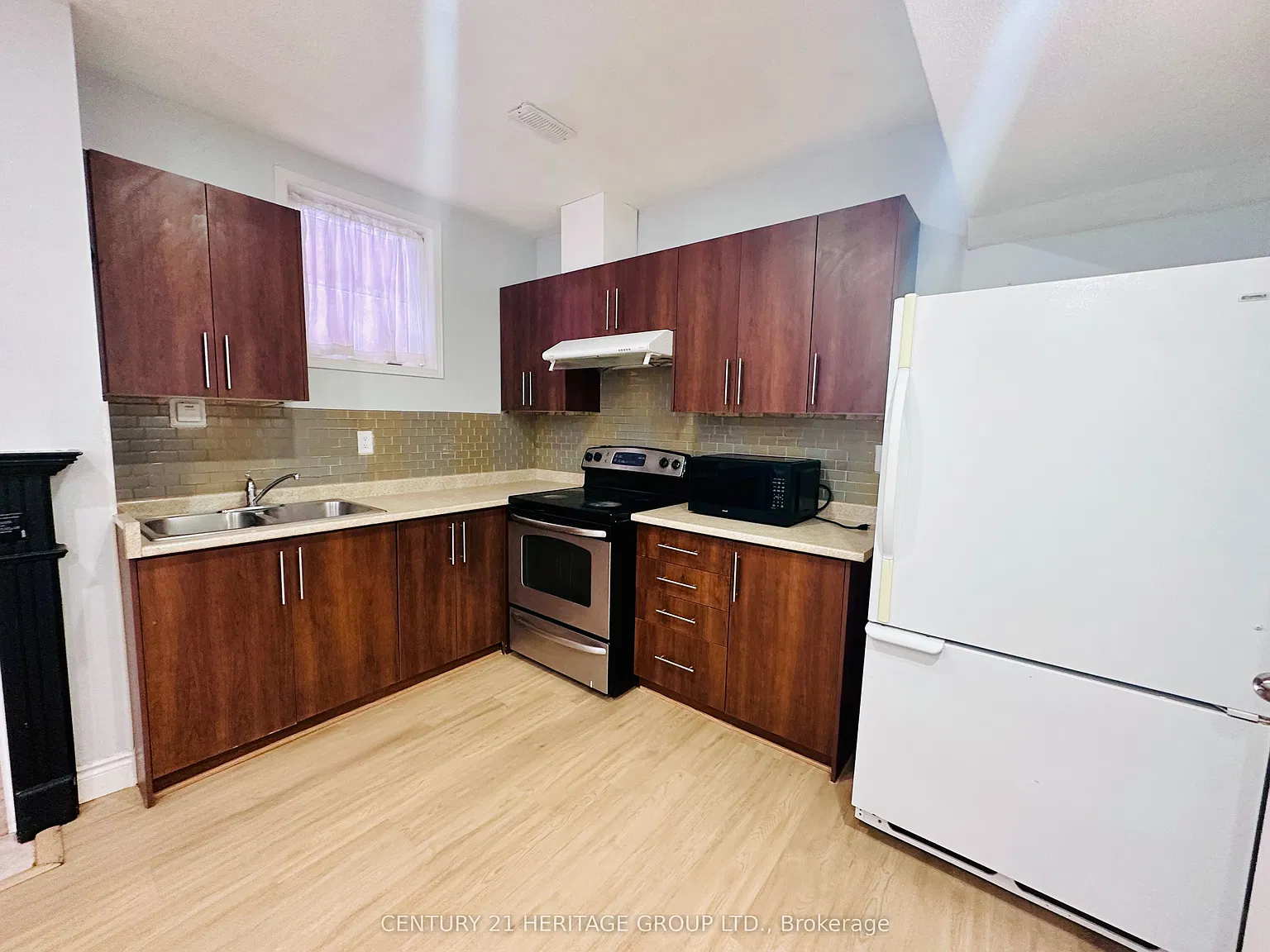 3 bed, $2,000 — Photo 3