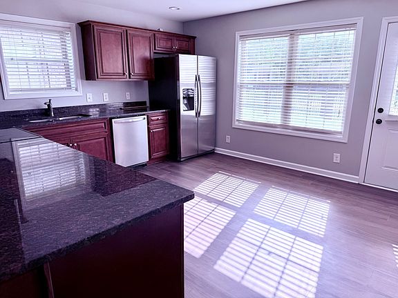 4th image of 406 Celebration St