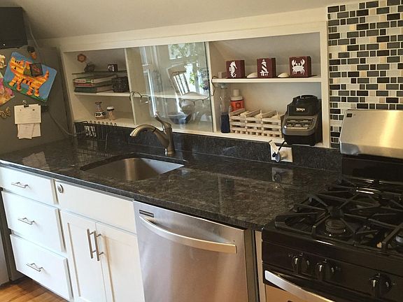 New KITCHEN- STAINLESS STEEL APPL with Granite counters