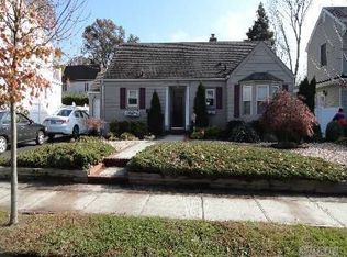 49 Foster Ave, Malverne, NY 11565