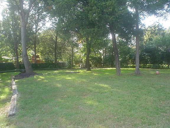 2nd image of 204 Lisa Ln