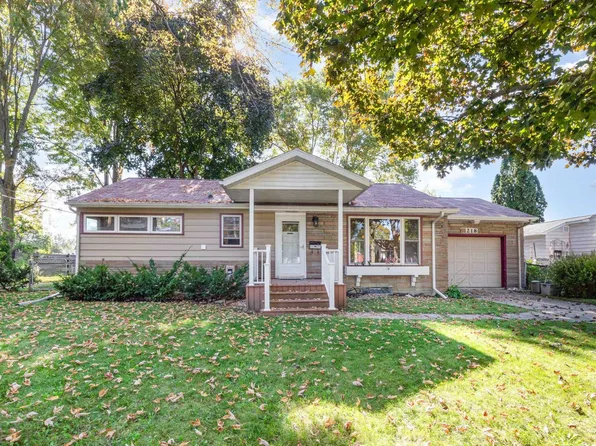 218 Princeton Ct, Midland, MI 48640