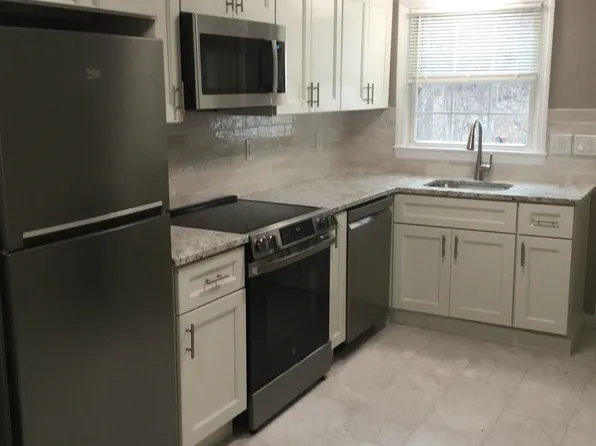 52 Main St #C2, East Hampton, CT 06424