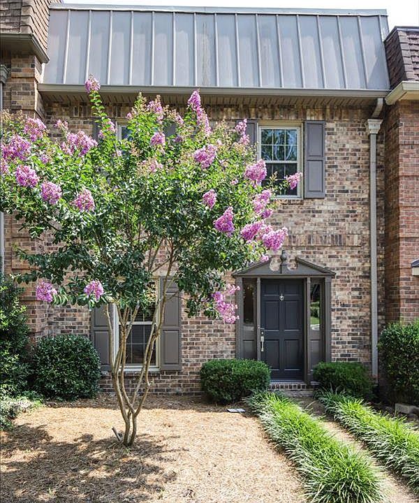 1st image of 611 Glenn Cir