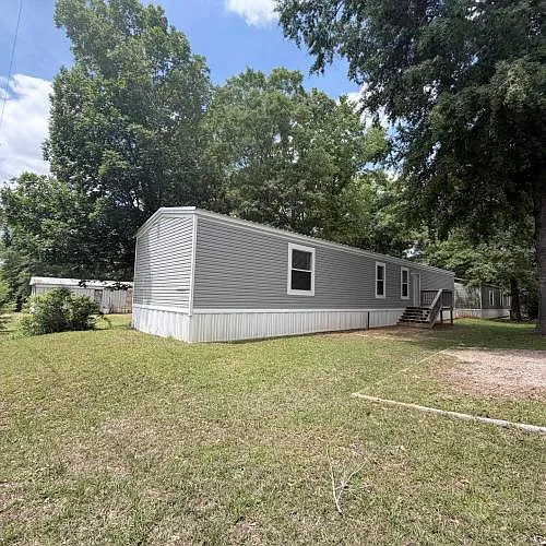 104 Robin Dr — Photo 2