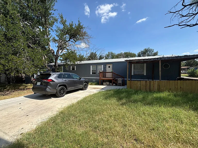 659 Fir Ln — Photo 2
