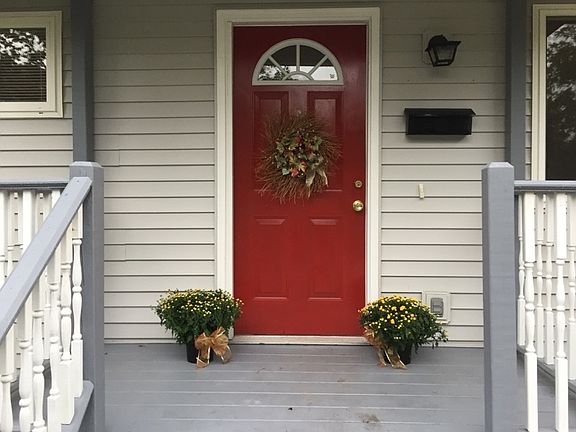 2nd image of 330 Caroline St