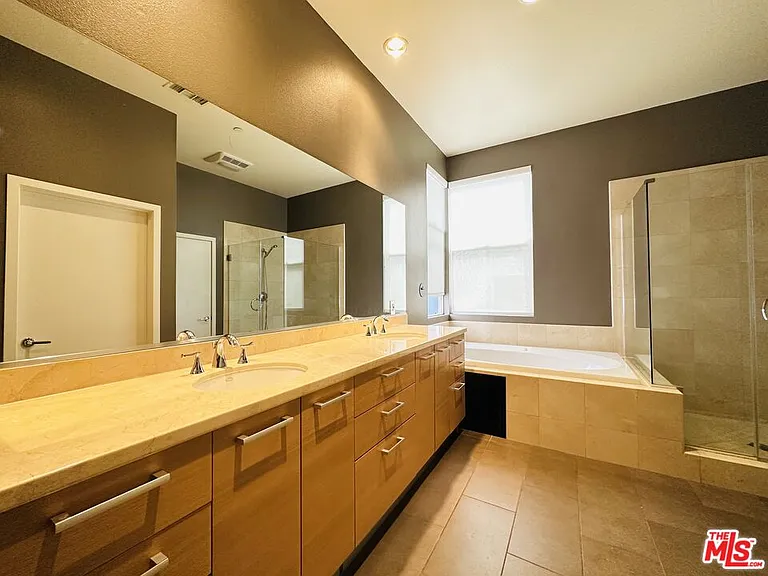 6581 Seabluff Dr #11 — Photo 17