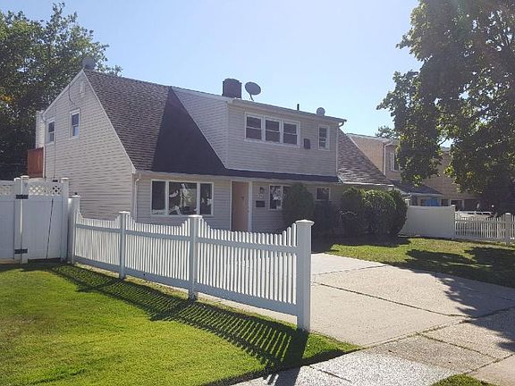 2nd image of 14 Bent Ln