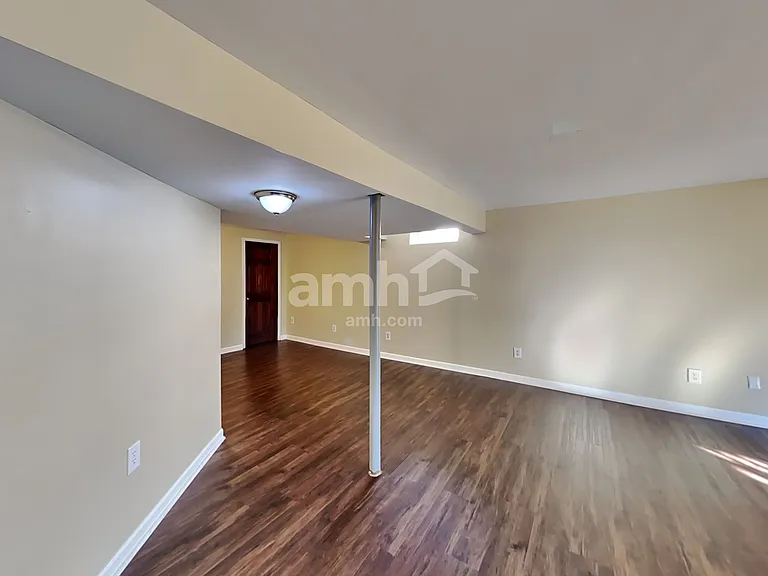 5469 Boucher Dr — Photo 20