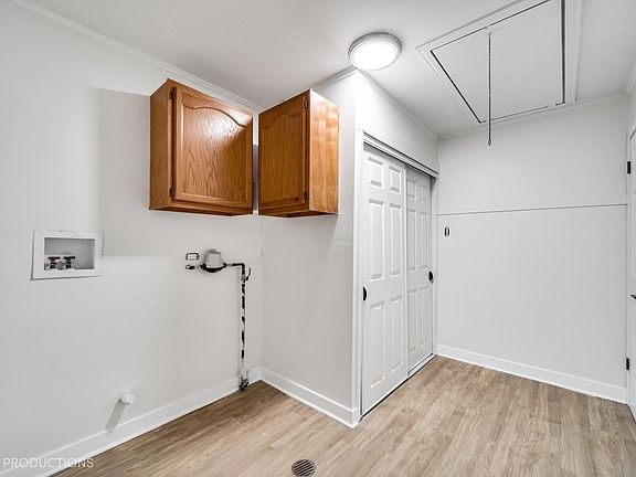 5th image of 237 Indianwood Blvd