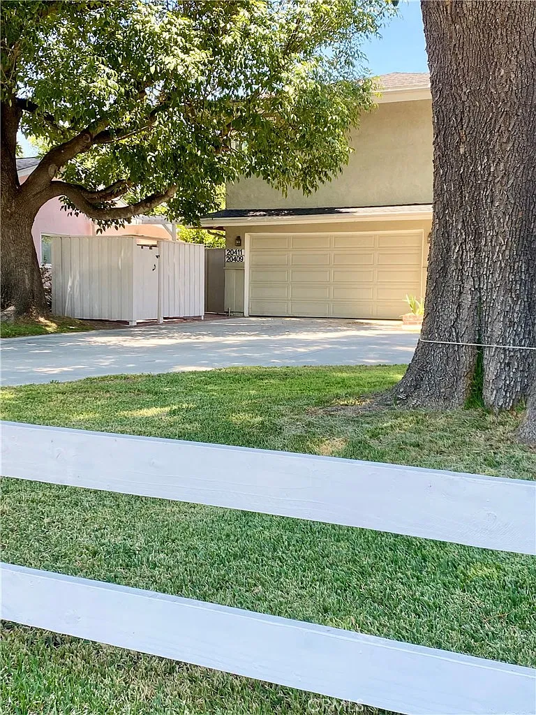 2 bed, 1.5 bath, 700 sqft, $2,800 — Photo 2