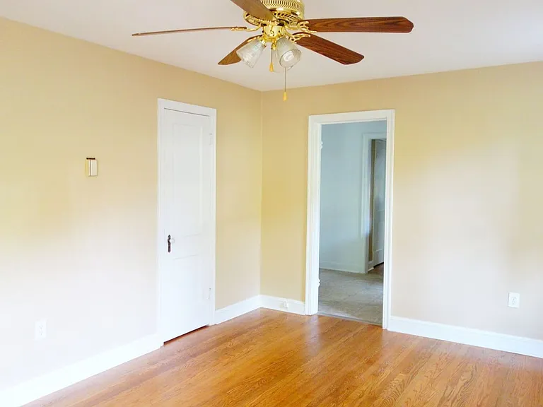 8206 Greenwood Ave — Photo 10