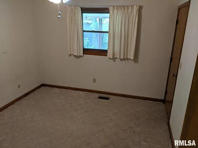 2419 Delaware Dr — Photo 7
