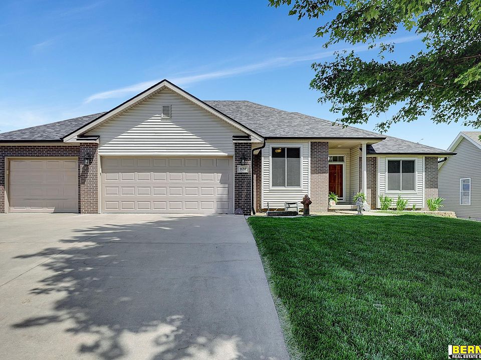 1st image of 924 Palora Cir