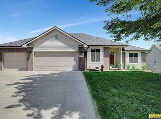 924 Palora Cir, Nebraska City, NE 68410
