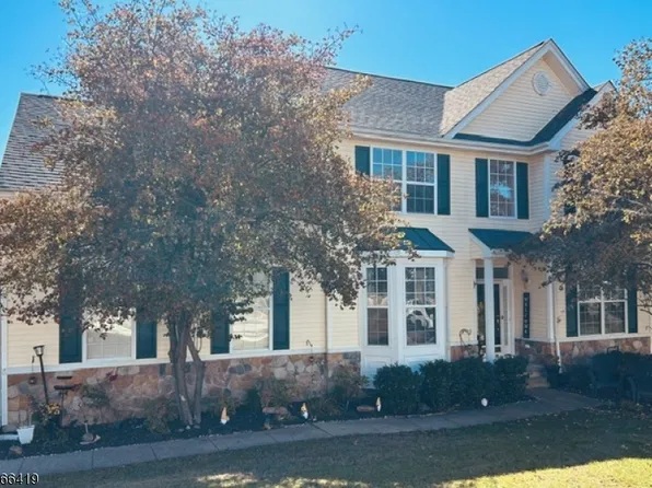 7 Crestview Dr, Hackettstown, NJ 07840