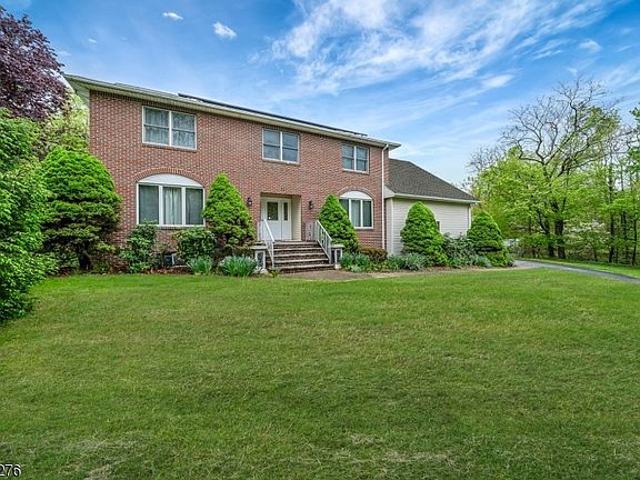 3rd image of 11 Ledgerock Ct