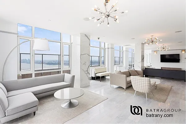 Rented by Batra Group Inc | media 44