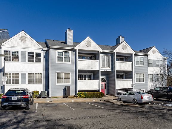 2nd image of 6423 Richmond Hwy APT 202