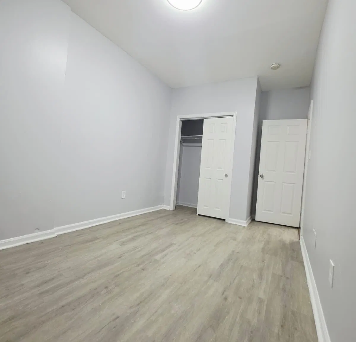 3 bed, 1000 sqft, $2,200 — Photo 3