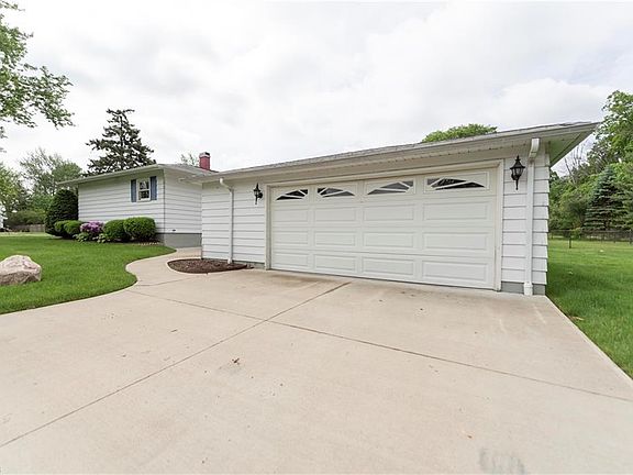 3rd image of 1554 Diana Dr