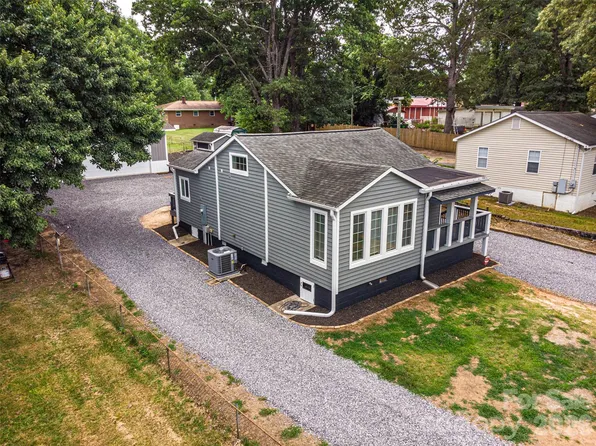 233 Eastside Dr, Statesville, NC 28625
